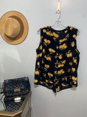 Roz & Ali Navy Sleeveless Lemon button down Tie-Front top size 1x